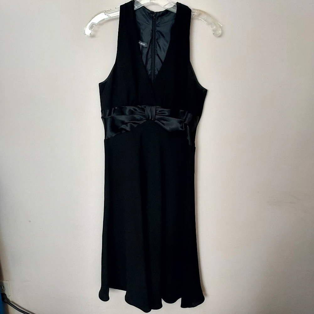 Jones Wear Black cocktail dress size 6 LBD Holiday Quiet Luxury Party